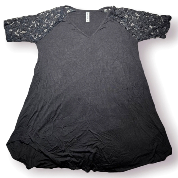 Enana Black Lace Sleeve Top - Picture 1 of 1
